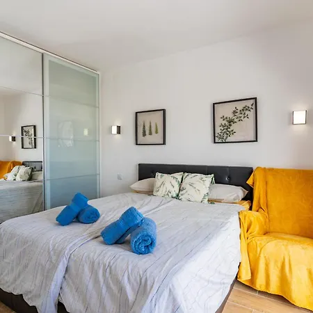 Luminoso Con Terraza, Vistas Al Mar Y Aire Acondicionado *