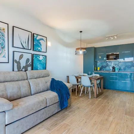 With Ocean Views & Pool In Colina Blanca, אדחה