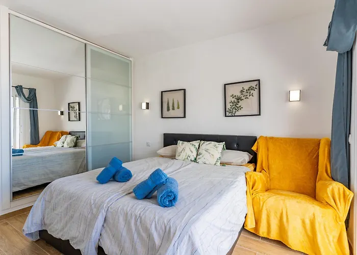 With Ocean Views & Pool In Colina Blanca, *