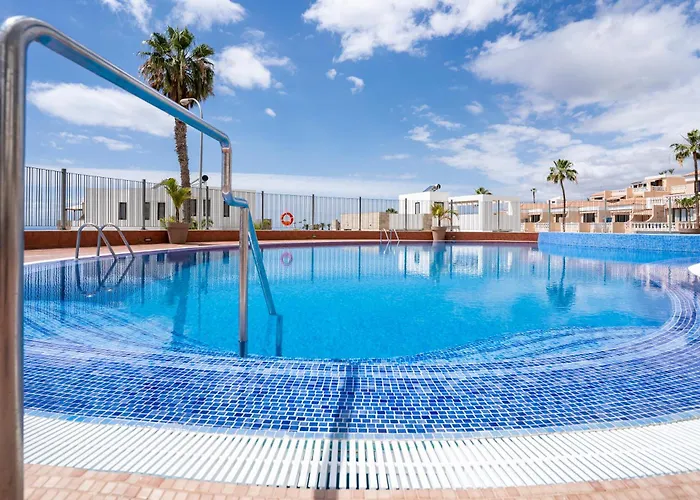 Apartment With Ocean Views & Pool In Colina Blanca,